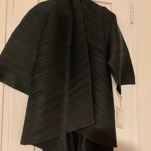 Very dressy black pleated jacket -- one size fits all.